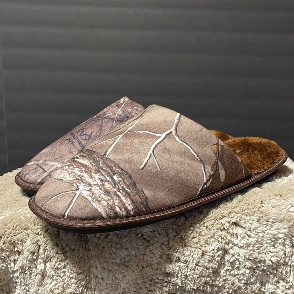 Men's Realtree Pattern Slide On Slippers - Picture 2 of 11
